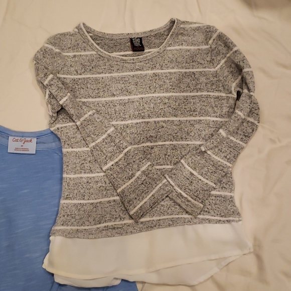 Bundle of 4 girls shirt - Picture 4 of 5